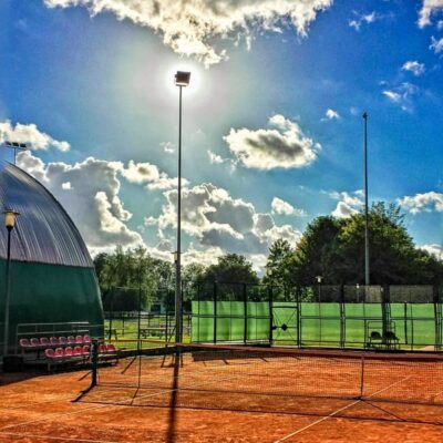 Korty ziemne z trybunami i oświetleniem_OBIEKT TENISOWY