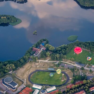 Widok na obiekt tenisowy z lotu ptaka_ OBIEKT TENISOWY